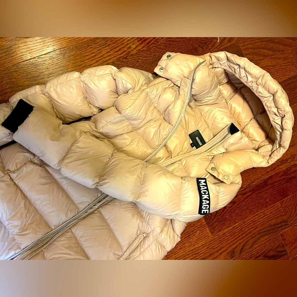 AUTHENTIC MACKAGE Downcoat size 14, (M) with removable hood….. ❤️❤️